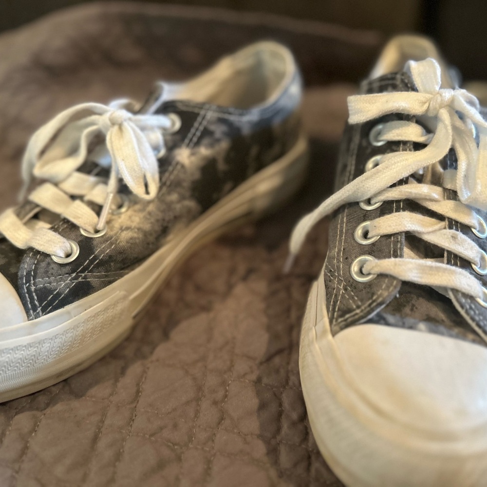 ✨Stylish Kids Sneakers in Black and White - Picture 3 of 6